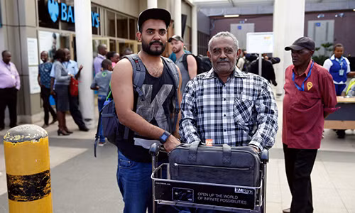 Toi san bay muon, nguoi dan ong thoat khoi tham kich roi may bay o Ethiopia