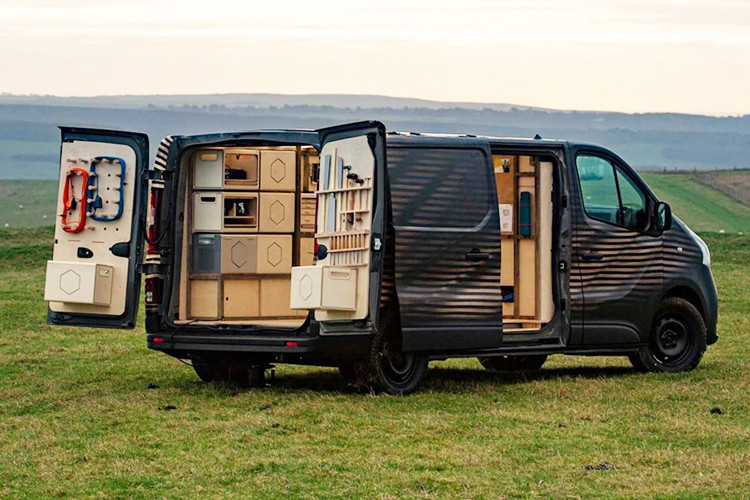 Mẫu concept mới nhà Nissan này đã được hé lộ ở Triển lãm Ô tô Brussels, Bỉ. Nó là một phần của kế hoạch cho thấy sự linh hoạt và đa năng của xe van NV300, biến nó trở thành một mẫu LCV hấp dẫn đối với các doanh nhân, các người thợ chuyên nghiệp, và cả giới nghệ sĩ.