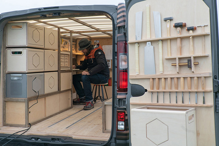 NV300 Concept có trang bị một giải pháp ắc quy di động tích hợp gọi là Nissan Energy ROAM. Nó là một nguồn điện chống chọi thời tiết có thể cung cấp điện yên lặng và không khí thải trong khi di chuyển.