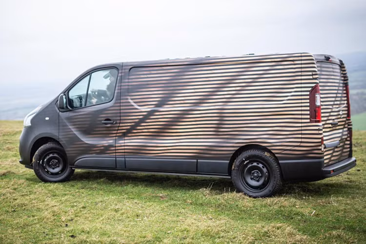 Hãng xe ôtô Nhật Bản đang đưa sự đa năng của mẫu xe van Nissan NV300 lên một đẳng cấp khác. Cụ thể hơn, lần này Nissan đã biến nó thành một thứ rất đặc biệt: một nhà xưởng di động dành cho những nhà làm mộc sáng tạo chuyên nghiệp.