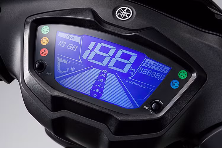 Xe vẫn sử dụng cụm đồng hồ kỹ thuật số toàn phần với khả năng hiển thị đầy đủ các thông số giúp người sử dụng có thể nắm rõ tình trạng hoạt động của xe dễ dàng.