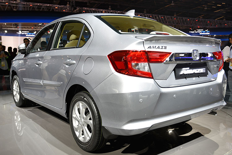 Động cơ diesel với dung tích 1,5 lít lại tạo ra công suất tối đa 100 mã lực và mô-men xoắn cực đại 200 Nm khi đi với hộp số sàn. Hai con số tương ứng của động cơ diesel khi kết hợp với hộp số CVT tùy chọn là 80 mã lực và 160 Nm. Lượng nhiên liệu tiêu thụ trung bình của động cơ diesel là 27,4 km/lít (3,64 lít/100 km) với bản số sàn và 23,8 km/lít (4,2 lít/100 km) với bản CVT.