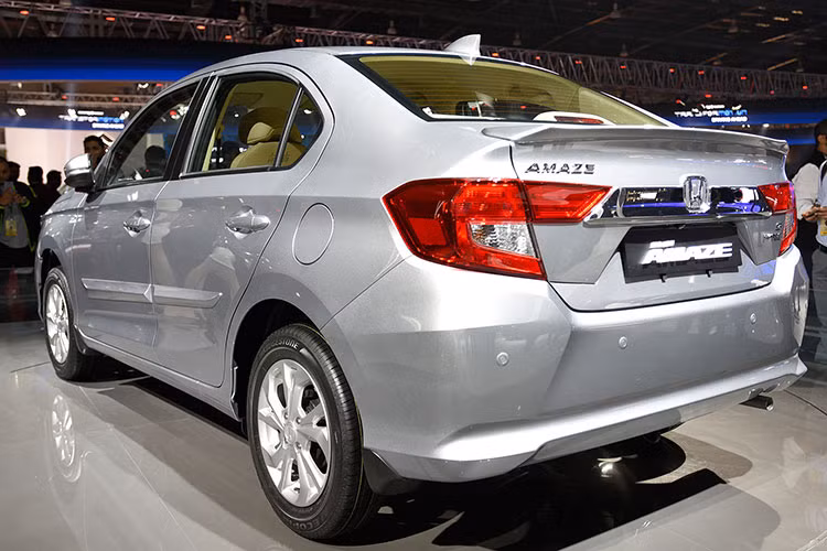 Động cơ diesel với dung tích 1,5 lít lại tạo ra công suất tối đa 100 mã lực và mô-men xoắn cực đại 200 Nm khi đi với hộp số sàn. Hai con số tương ứng của động cơ diesel khi kết hợp với hộp số CVT tùy chọn là 80 mã lực và 160 Nm. Lượng nhiên liệu tiêu thụ trung bình của động cơ diesel là 27,4 km/lít (3,64 lít/100 km) với bản số sàn và 23,8 km/lít (4,2 lít/100 km) với bản CVT.