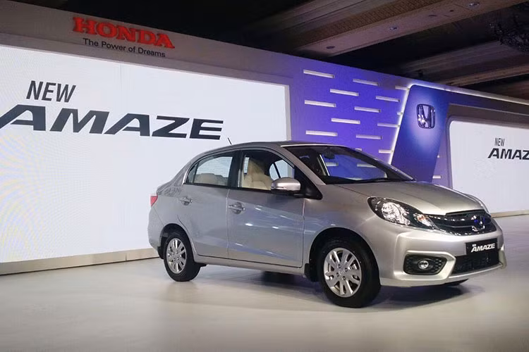 Mẫu xe Honda Amaze 2018 là mẫu ôtô siêu rẻ đã lần đầu tiên được trình làng tại triển lãm Auto Expo 2018 diễn ra tại Ấn Độ vào hồi tháng 2/2018 vừa qua. Sau 3 tháng, hãng Honda mới chính thức tung Amaze thế hệ thứ hai ra thị trường Ấn Độ. Đây đồng thời cũng là thị trường đầu tiên đón nhận mẫu xe bình dân này của Honda.
