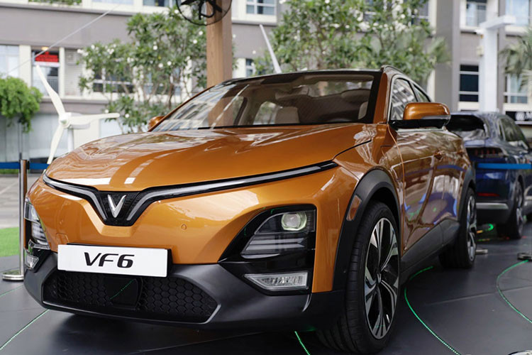 Ngoài ra, tại riển lãm “VinFast - Vì tương lai xanh”, hãng xe Việt còn mang đến người dân TP.HCM cơ hội trải nghiệm những công nghệ mới ứng dụng trên ô tô gồm: Hệ thống hỗ trợ lái xe nâng cao ADAS với nhiều tính năng cập nhật, hệ thống giám sát người lái và hành khách,...