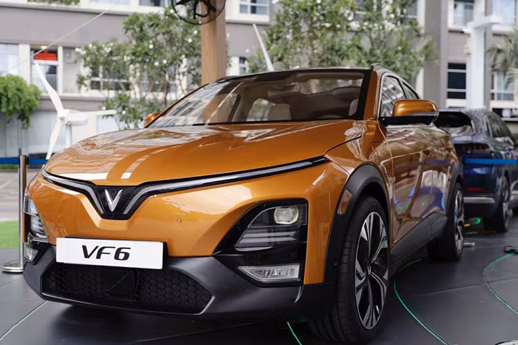 Ngoài ra, tại riển lãm “VinFast - Vì tương lai xanh”, hãng xe Việt còn mang đến người dân TP.HCM cơ hội trải nghiệm những công nghệ mới ứng dụng trên ô tô gồm: Hệ thống hỗ trợ lái xe nâng cao ADAS với nhiều tính năng cập nhật, hệ thống giám sát người lái và hành khách,...