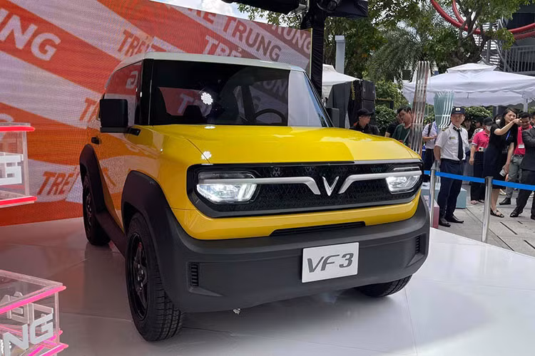 Đáng chú ý, các mẫu xe Vinfast VF3 chạy điện mới, các mẫu xe ôtô điện khác như; VF8, VF9, VF5, VF6, VF7... tiếp tục được trưng bày tại triển lãm và khách tham quan có thể trực tiếp quan sát, tìm hiểu và chạy thử.