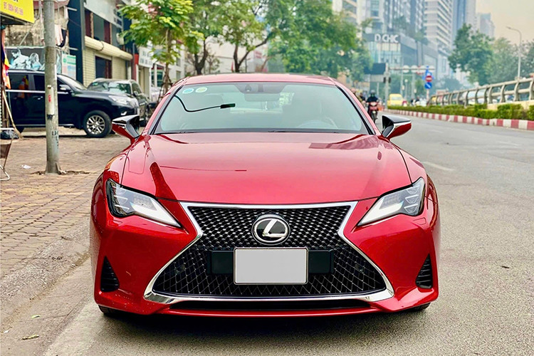 Với mức giá chỉ 1,9 tỷ đồng, chiếc Lexus RC 300 2019 siêu lướt là một lựa chọn hấp dẫn cho những ai đang tìm kiếm một mẫu xe thể thao sang trọng, thiết kế tinh tế, và khả năng vận hành nhẹ nhàng. So với giá lăn bánh khi mua mới, đây là cơ hội hiếm hoi để sở hữu một chiếc xe chất lượng cao với chi phí hợp lý.