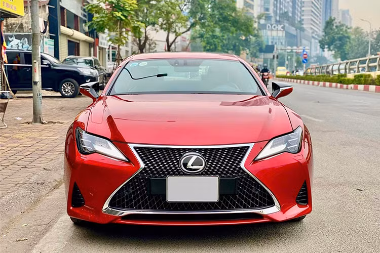 Với mức giá chỉ 1,9 tỷ đồng, chiếc Lexus RC 300 2019 siêu lướt là một lựa chọn hấp dẫn cho những ai đang tìm kiếm một mẫu xe thể thao sang trọng, thiết kế tinh tế, và khả năng vận hành nhẹ nhàng. So với giá lăn bánh khi mua mới, đây là cơ hội hiếm hoi để sở hữu một chiếc xe chất lượng cao với chi phí hợp lý.