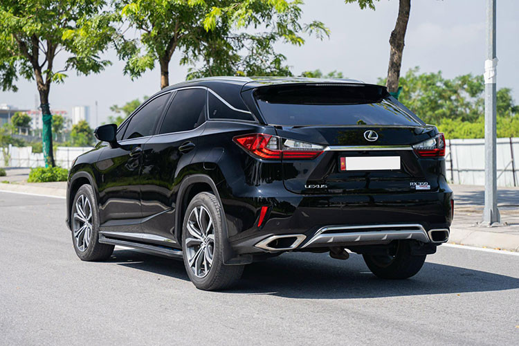 Một điểm cộng lớn về vận hành cho Lexus RX350 đời 2018 khi xe có tới 5 chế độ lái là Eco, Normal, Sport S, Sport S Plus và Customize. Với những người thích lái xe với chế độ nhẹ nhàng yên tĩnh thì họ có thể sử dụng chế độ Eco để tận hưởng sự êm ái. Còn với những người yêu thích cảm giác thể thao, họ có thể sử dụng chế độ Sport S hay Sport S Plus.