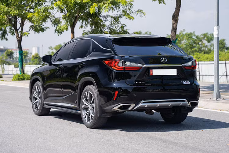 Một điểm cộng lớn về vận hành cho Lexus RX350 đời 2018 khi xe có tới 5 chế độ lái là Eco, Normal, Sport S, Sport S Plus và Customize. Với những người thích lái xe với chế độ nhẹ nhàng yên tĩnh thì họ có thể sử dụng chế độ Eco để tận hưởng sự êm ái. Còn với những người yêu thích cảm giác thể thao, họ có thể sử dụng chế độ Sport S hay Sport S Plus.