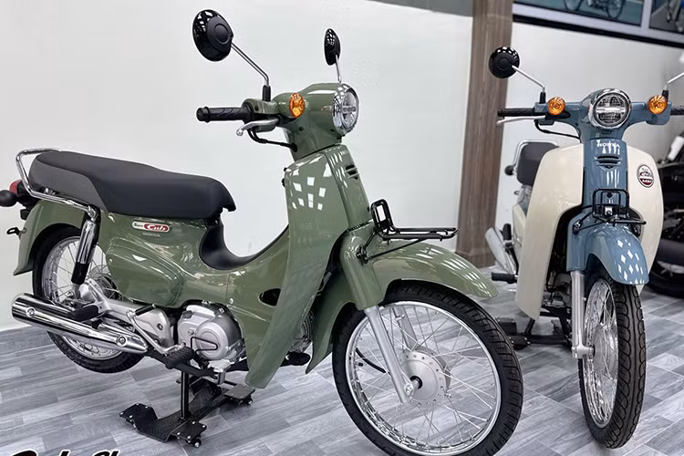Tại thị trường Thái Lan, mức giá xe Honda Super Cub 110 2024 bán ra niêm yết là 48.400 baht (tương đương khoảng 33,5 triệu đồng) - như vậy, sau khi về Việt Nam mức giá của xe đã đắt gần 3 lần. 