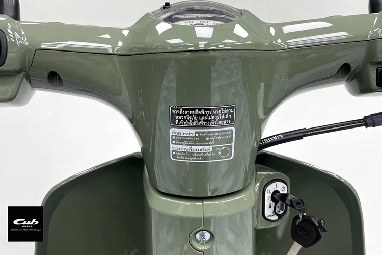 Chìa khóa của mẫu xe máy số Honda Super Cub 110 nhập Thái Lan về Việt Nam sử dụng vẫn là khóa cơ với đủ chức năng đem tới tiện lợi và thân thiện với người sử dụng.