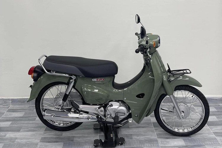 Giữ ngôn ngữ thiết kế đặc trưng của dòng xe máy số Honda Super Cub huyền thoại, Cub 110 nhập khẩu Thái Lan có ngôn ngữ thiết kế gọn nhẹ với kích thước tổng thể là 698 x 1,876 x 1,042mm, chiều cao yên 744mm và khối lượng 98kg phù hợp với thể trạng của nhiều người sử dụng.
