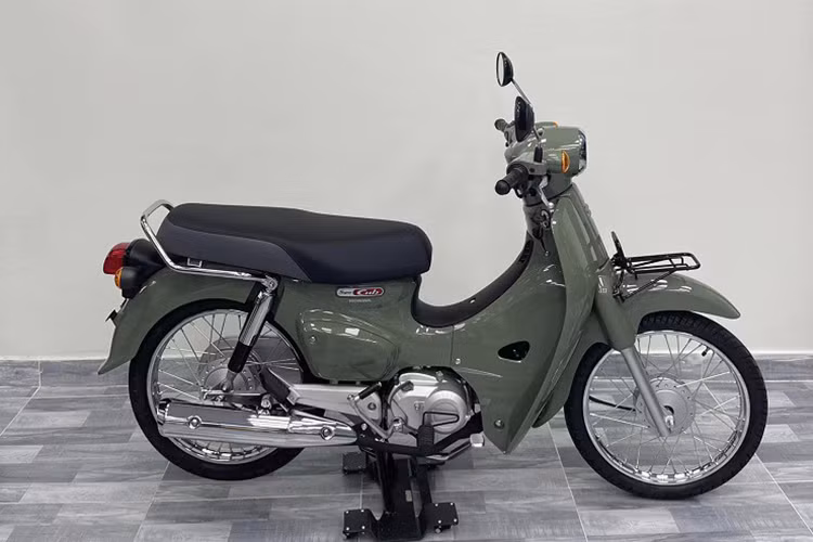 Giữ ngôn ngữ thiết kế đặc trưng của dòng xe máy số Honda Super Cub huyền thoại, Cub 110 nhập khẩu Thái Lan có ngôn ngữ thiết kế gọn nhẹ với kích thước tổng thể là 698 x 1,876 x 1,042mm, chiều cao yên 744mm và khối lượng 98kg phù hợp với thể trạng của nhiều người sử dụng.