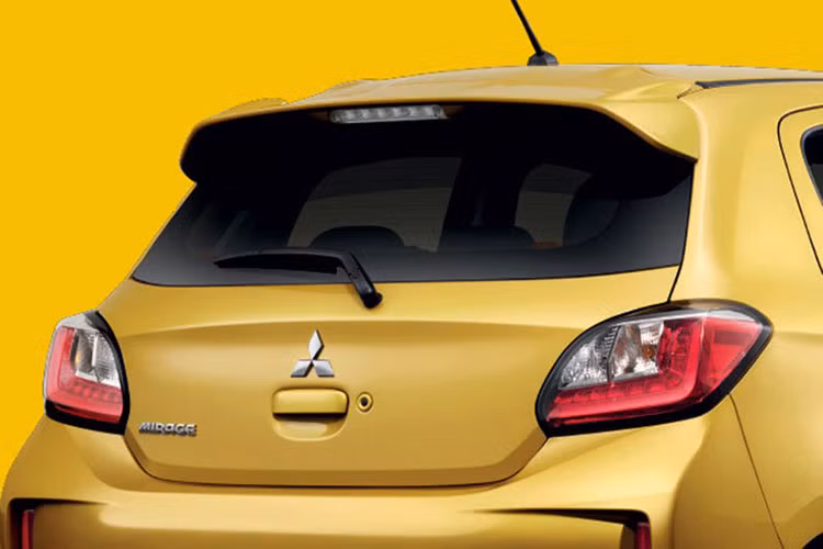 Đáng tiếc là động cơ của Mitsubishi Mirage 2020 không có gì thay đổi. Xe vẫn dùng động cơ xăng 3 xi-lanh, dung tích 1,2 lít cũ với công suất tối đa 79 mã lực và mô-men xoắn cực đại 100 Nm. Động cơ kết hợp với hộp số biến thiên vô cấp CVT.