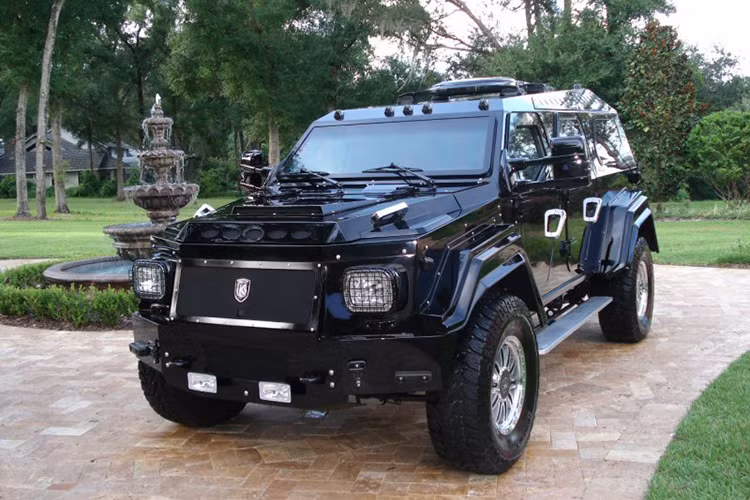 Kight XV ra đời lần đầu năm 2008, tại Canada. Xe được sản xuất thủ công tại nhà máy ở Toronto của thương hiệu xe Conquest. Hãng xe thủ công đình đám tại Canada này chỉ sản xuất mẫu siêu SUV Kight XV với số lượng "cự kỳ" giới hạn. Chỉ có 100 chiếc và khách hàng phải đặt trước.