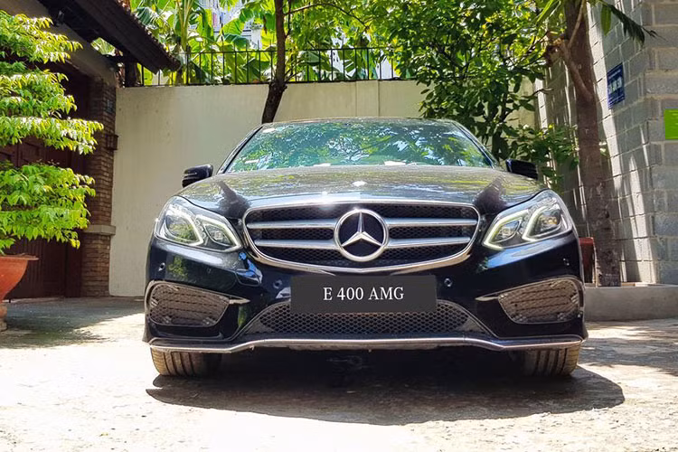 Với giá rao 1,63 tỷ đồng, chiếc xe Mercedes E400 AMG 2013 trong bài viết này - người mua hoàn toàn có thể mặc cả tiếp với giá bán đề xuất rẻ hơ. Như vậy, chiếc xe có thể mất giá gần 2 tỷ đồng sau 5 năm sử dụng.