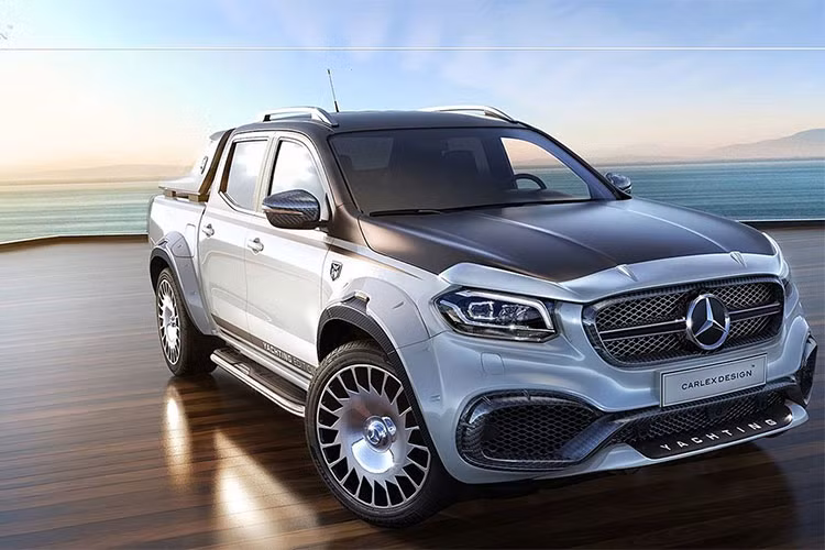 Carlex Design chọn 2 tông màu Trắng gốm sứ kết hợp với nâu chocolate, vừa tinh khiết, vừa ngọt ngào cho cả ngoại thất và nội thất xe. Đây cũng là 2 màu thường thấy trên các du thuyền sang trọng.