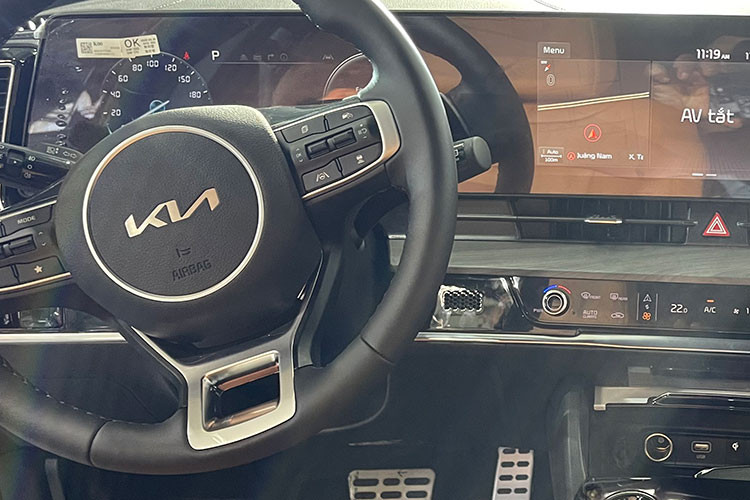 Về trang bị an toàn, Kia Sportage 2022 sẽ có nhiều tính năng hiện đại như cân bằng điện tử, camera lùi, camera 360 độ, cảm biến trước/sau, ga tự động thích ứng, cảm biến áp suất lốp,...