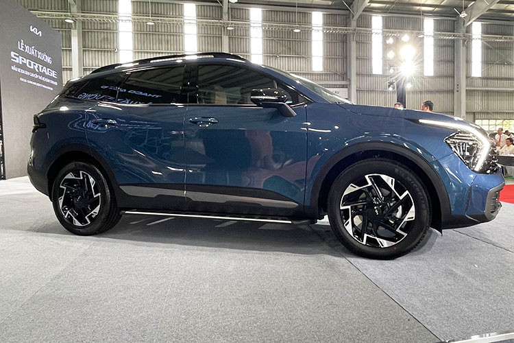 Kia Sportage hoàn toàn mới là biểu tượng cho sự đổi mới, thành công trong quá khứ của Sportage bắt nguồn từ tư duy "không ngừng sáng tạo" mà hãng đã áp dụng cho dòng xe này. Với thương hiệu &amp; logo Kia mới, Sportage 2022 thế hệ thứ 5 một lần nữa mang đến sự cải tiến giúp nâng tầm thương hiệu của hãng xe Hàn Quốc lên một vị thế mới.