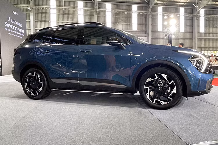 Kia Sportage hoàn toàn mới là biểu tượng cho sự đổi mới, thành công trong quá khứ của Sportage bắt nguồn từ tư duy "không ngừng sáng tạo" mà hãng đã áp dụng cho dòng xe này. Với thương hiệu &amp; logo Kia mới, Sportage 2022 thế hệ thứ 5 một lần nữa mang đến sự cải tiến giúp nâng tầm thương hiệu của hãng xe Hàn Quốc lên một vị thế mới.