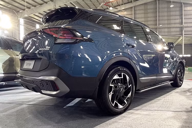 . Những con số này giúp cho Kia Sportage trở thành dòng xe có khoảng không gian để chân, độ rộng rãi của cabin và thể tích khoang hành lý đứng đầu phân khúc.