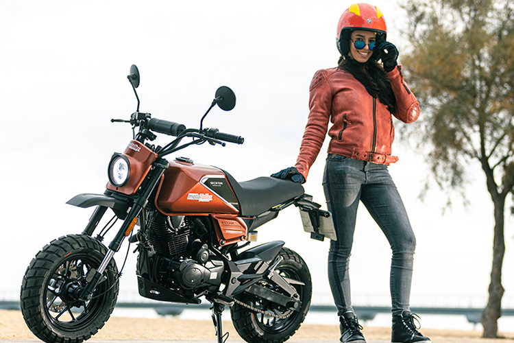 Dù không thiếu sự độc đáo, nhưng thương hiệu lạ và giá xe Brixton Crossfire Mini 125 lên tới 55 triệu đồng sẽ khiến nó rất "kén khách". Tại Việt Nam, Brixton Crossfire Mini 125 sẽ cạnh tranh trực tiếp với Honda MSX chính hãng giá 50 triệu đồng, Benelli TFT 125 giá 45 triệu đồng.