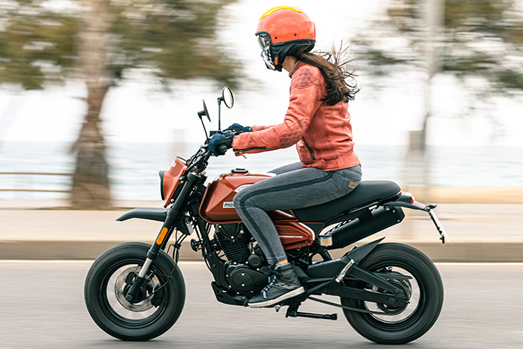 Khối động cơ này vốn do Honda thiết kế, sau đó được Brixton và nhiều hãng xe Trung Quốc khác mua bản quyền và sử dụng cho nhiều mẫu môtô khác nhau đang bán ra thị trường.