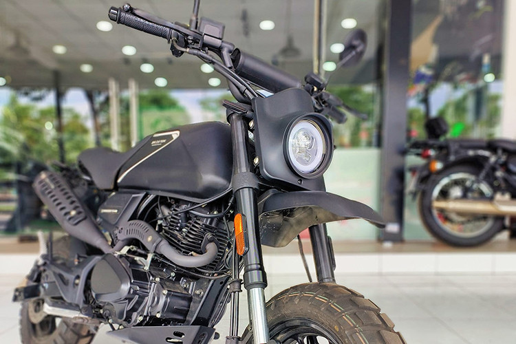 Tuy nhiên hãng xe này còn có các sản phẩm khác ở những mức phân khối cao hơn, hoặc minibike cỡ nhỏ tại một số thị trường Đông Nam Á, trong đó có Malaysia. Mới đây, mẫu minibike Brixton Crossfire Mini 125 côn tay hiện cũng đã được phân phối tại Việt Nam.