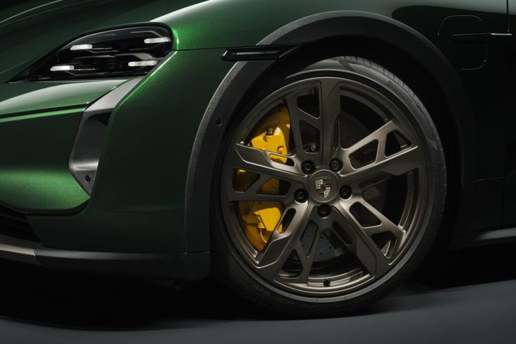 Taycan 2024 cũng sẽ có các tùy chọn màu sắc mới, đồng thời các mẫu Turbo và Turbo S sẽ có các điểm nhấn Turbonite độc quyền của Porsche để phân biệt chúng với các mẫu còn lại trong dòng sản phẩm. 