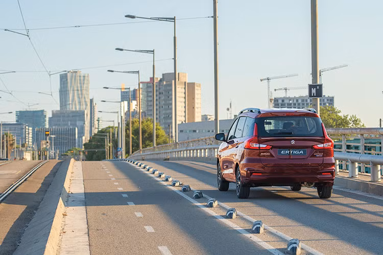 Suzuki tien phong dua cong nghe Hybrid vao phan khuc MPV pho thong-Hinh-3
