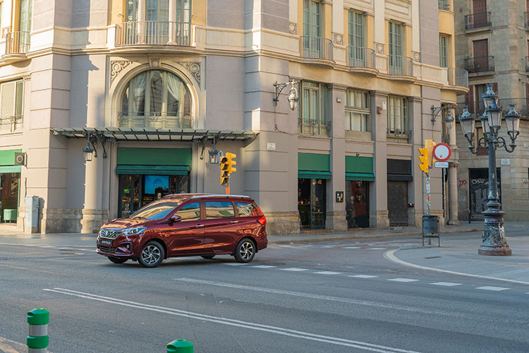 Suzuki tien phong dua cong nghe Hybrid vao phan khuc MPV pho thong-Hinh-4