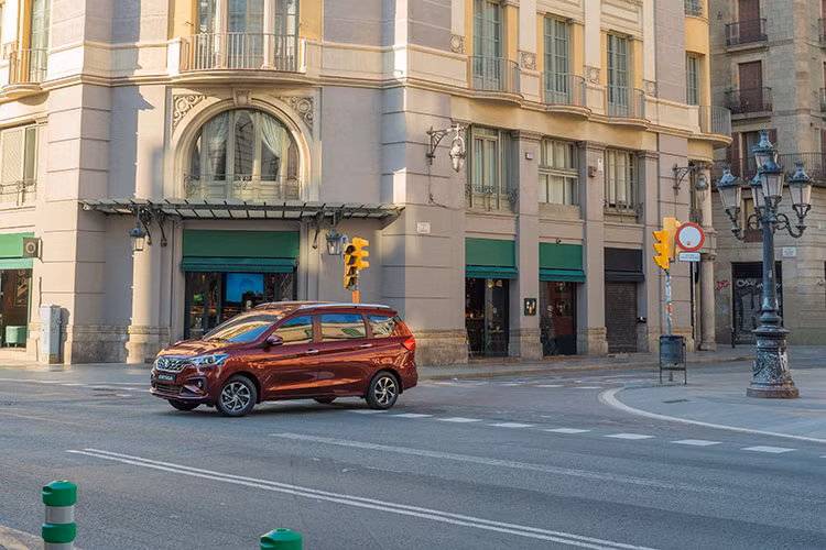 Suzuki tien phong dua cong nghe Hybrid vao phan khuc MPV pho thong-Hinh-4