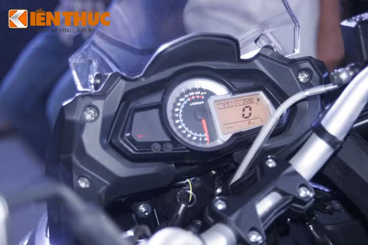 Cụm đồng hồ công tơ mét của Benelli BN600i phiên bản 2015.