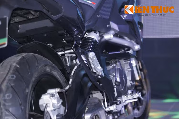 Đây cũng là mẫu xe có thiết kế khá mới lạ, được xem là xe lai giữa nakedbike và dòng adventure.