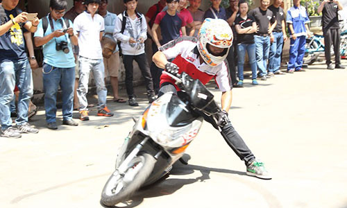 Bên cạnh đó, Scooter festival 2015 góp mặt nhiều stunter nổi tiếng như Bando, DID, Stanley, Denso, Motul và Josho 1.