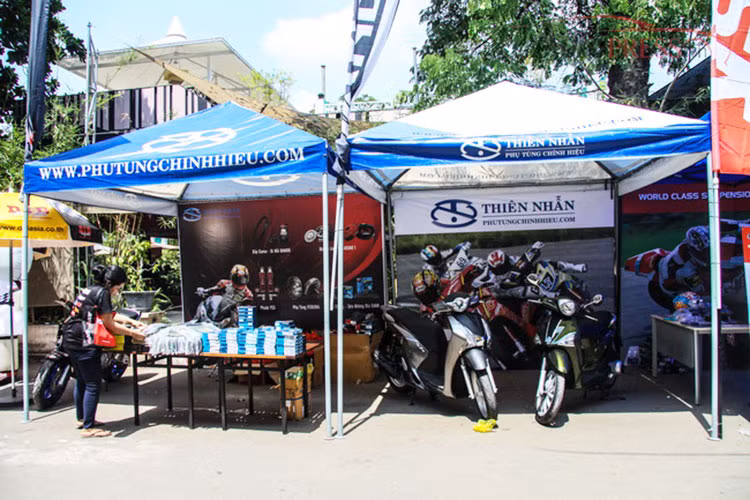 Ngoài những chương trình giao lưu, trình diễn môtô... hấp dẫn. Tại sự kiện lần này, khách hàng còn được tặng voucher nước miễn phí, voucher giảm giá 20% sơn xe và gói vệ sinh nồi miễn phí...