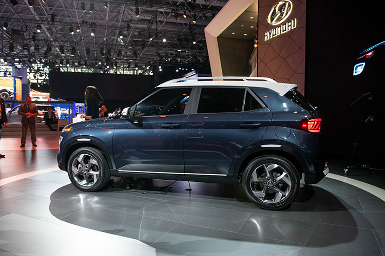 Ông Vikas Jain, Giám đốc Kinh doanh của Hyundai Ấn Độ cho biết, Hyundai Venue là mẫu xe nằm trong kế hoạch chứng tỏ cam kết cung cấp tới khách hàng giải pháp di chuyển thông minh của Hyundai Ấn Độ. Là phiên bản SUV Connected đầu tiên sở hữu công nghệ Blue Link Technology, Venue nhận phản hồi rất tích cực từ công chúng.