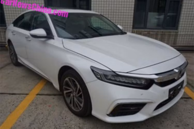 Honda Trung Quốc vừa tung ra mẫu xe sedan Inspire mới tại thị trường đông dân nhất thế giới. Trên thực tế, mẫu xe Honda Inspire 2018 này không phải là hoàn toàn mới. Honda Inspire về cơ bản chính là mẫu xe Accord 2018 quen thuộc, đang được bán ra tại nhiều thị trường trong đó có Việt Nam nhưng với thiết kế thể thao hơn.