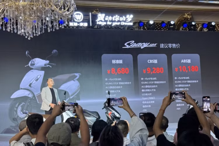  Honda Spacy huyền thoại là dòng xe ga Nhật Bản từng được đưa về thị trường Việt Nam vào năm 1998, tạo được sức hút rất lớn từ người tiêu dùng. Mẫu xe ga này sau đó bị khai tử, nhưng đến nay các mẫu xe Spacy cũ vẫn giữ giá rất tốt. Không chỉ có ở thị trường Việt Nam, Spacy cũng là cái tên được nhiều thị trường quốc tế.