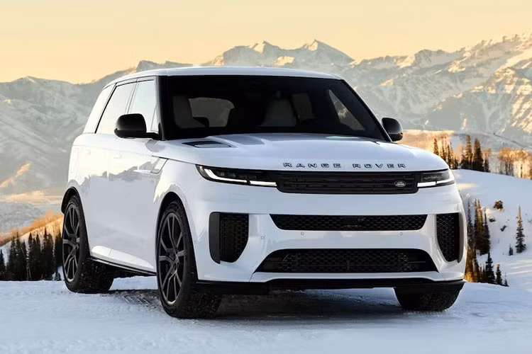 Land Rover đã giới thiệu Range Rover Sport SV Park City Edition 2025 mới. Được đặt theo tên của điểm đến trượt tuyết nổi tiếng ở Utah - Mỹ, phiên bản đặc biệt này lấy cảm hứng từ "phong cảnh núi cao" và được "thiết kế riêng cho những người đam mê thể thao mùa đông hạng sang".