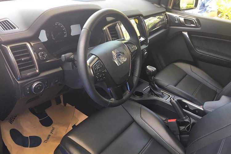 So với các thế hệ trước đó, mẫu xe SUV Ford Everest 2019 được thiết kế và trang bị mới khá nhiều mà nổi bật nhất là động cơ dầu tăng áp 2.0L và hộp số tự động 10 cấp hoàn toàn mới.