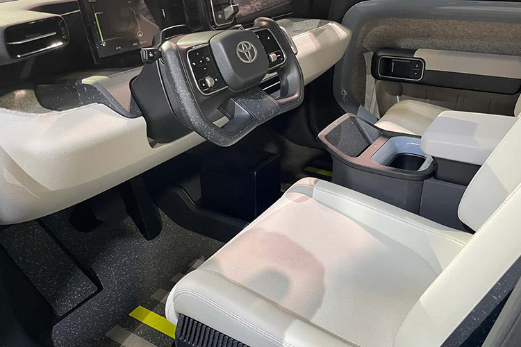 Ngoài mẫu xe bán tải mới, Toyota cũng đang chuẩn bị nâng cấp dòng Corolla và Corolla Cross tại thị trường Brazil, với việc áp dụng hệ thống hybrid mới dựa trên động cơ 2.5 lít của Toyota RAV4. Hệ thống này có khả năng tương thích với cả xăng và ethanol giúp tối ưu hóa hiệu suất và tiết kiệm nhiên liệu.