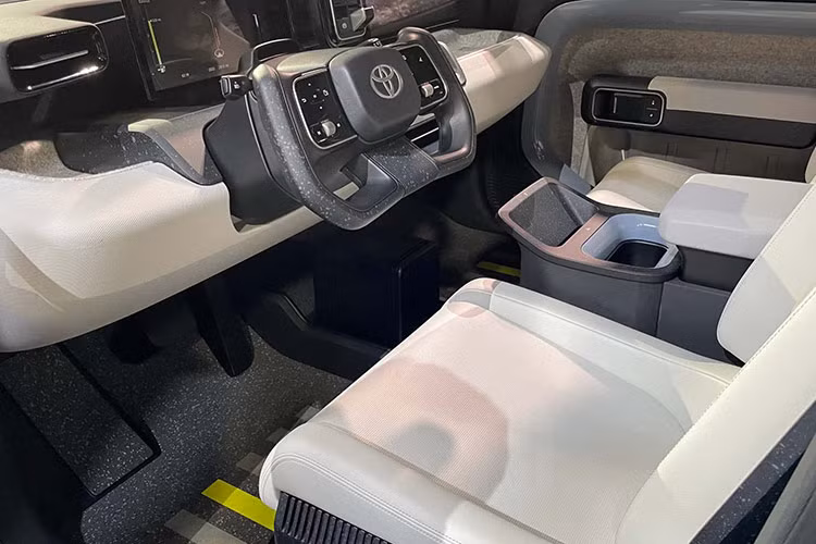 Ngoài mẫu xe bán tải mới, Toyota cũng đang chuẩn bị nâng cấp dòng Corolla và Corolla Cross tại thị trường Brazil, với việc áp dụng hệ thống hybrid mới dựa trên động cơ 2.5 lít của Toyota RAV4. Hệ thống này có khả năng tương thích với cả xăng và ethanol giúp tối ưu hóa hiệu suất và tiết kiệm nhiên liệu.