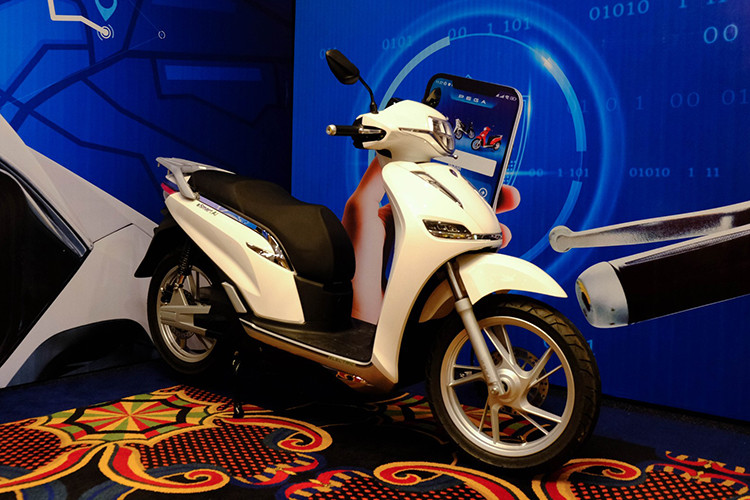 Giá xe Pega eSmart AI 2024 lần lượt là 46 triệu đồng (bản 110km) và 55 triệu đồng (bản 160km) và đang áp dụng mức giá ưu đãi 42 triệu đồng và 50 triệu đồng tương ứng với các bản dành cho 500 khách hàng đầu tiên.