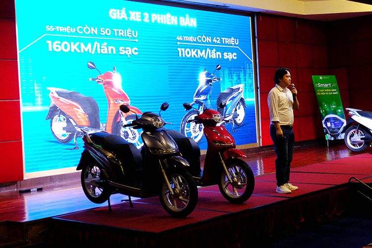 Với giá bán này, Pega eSmart AI sẽ tương đương với mẫu VinFast Vento S (50 triệu đồng) và rẻ hơn đáng kể so với mẫu xe có cùng kiểu dáng là VinFast Theon S (63 triệu đồng). Lưu ý, giá các mẫu xe máy điện VinFast chưa bao gồm pin, bộ pin đi kèm giá khoảng 20 triệu đồng.