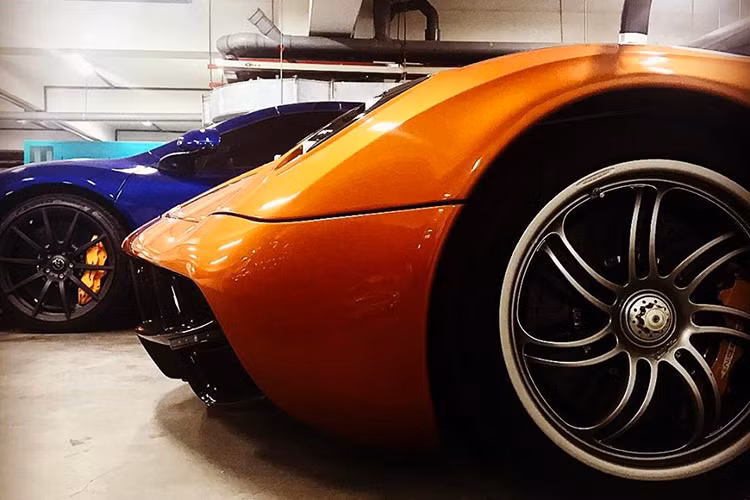 Siêu xe Lamborghini Aventador LP750 SV là chiếc xe đắt thứ nhì trong bộ sưu tập siêu xe của Minh Nhựa hiện nay. Chiếc đắt nhất là Pagani Huayra trị giá trên 80 tỷ đồng. Theo chủ xe, giá trị sau thuế của chiếc xe này lên tới 1,5 triệu USD (tương đương khoảng 35 tỷ đồng).