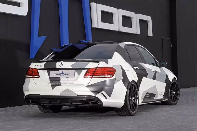 Trong số các bản độ từng được Posaidon tạo ra, chiếc E 63 RS850+ dựa trên siêu sedan Mercedes-AMG E63 S đã nhận được sự chú ý đặc biệt bởi mức công suất tương đương các hypercar hàng đầu Thế giới của Bugatti hay thậm chí là Koenigsegg.