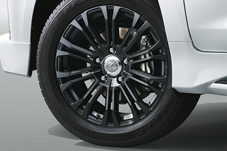 Tất cả các phụ kiện đều được làm từ nhựa ABS và nhựa popolypropylene. Giá bán trọn bộ 3 món theo công bố của TRD là hơn 1 triệu yên (tương đương 208 triệu đồng). Ngoài ra thì xe được trang bị mâm hợp kim 21 inch thể thao đi kèm với bộ lốp Dunlop kích thước 285/50R21.